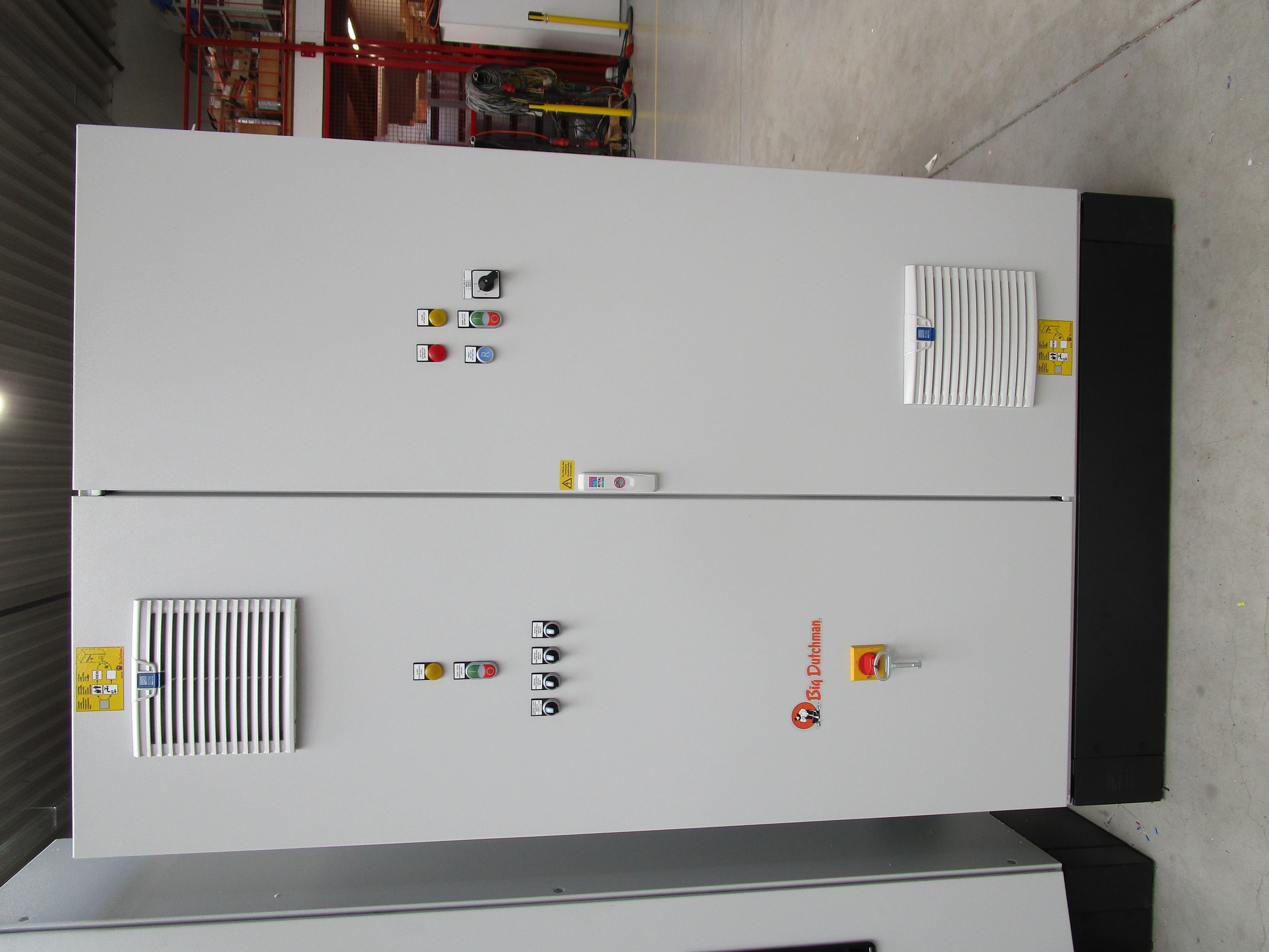 Switch cabinet manure removel up/cross